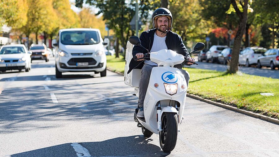 [Translate to English:] The further development of the transport scooter GO! T in cooperation with technology partner BOSCH sets new standards.